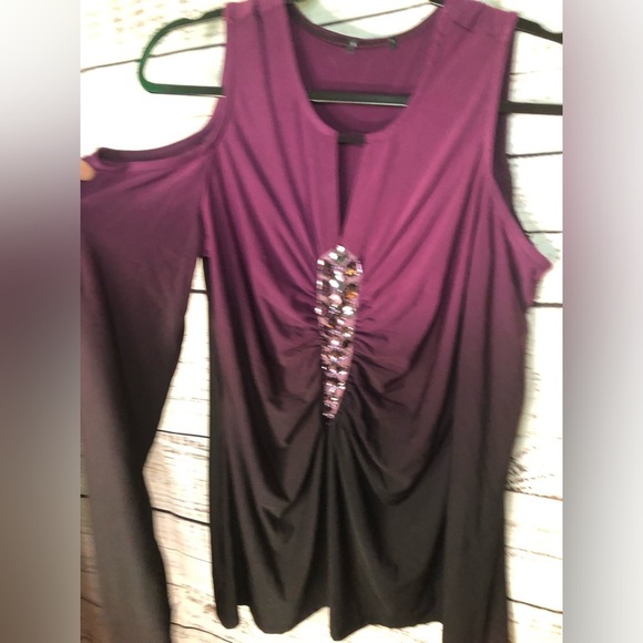 Multicolored Ruched Embellished Cold Shoulder Top - Picture 11 of 13